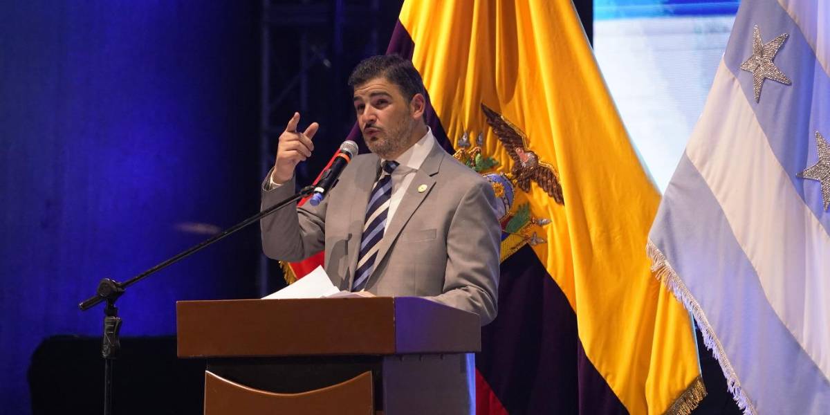 En sesión solemne, Álvarez destacó obras municipales, criticó al Gobierno y no se refirió a nuevo caso judicial