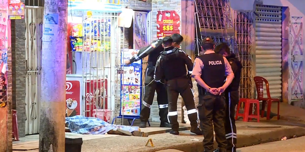 Una mujer que cargaba a su bebé en sus brazos fue asesinada en el norte de Guayaquil