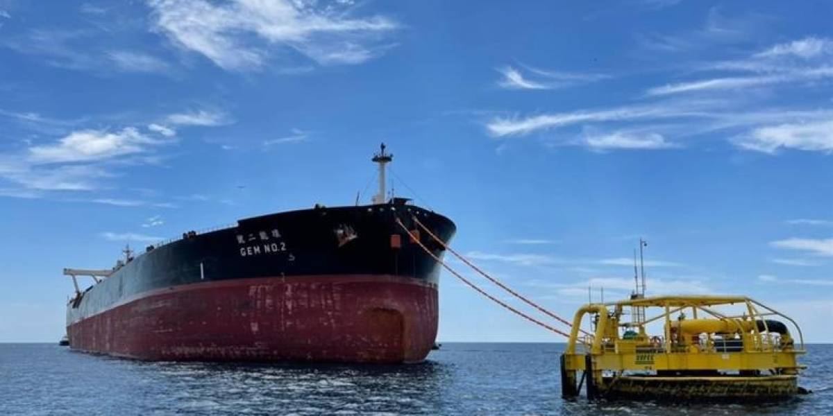 Ecuador exportó por primera vez crudo Oriente en buque de alto calado
