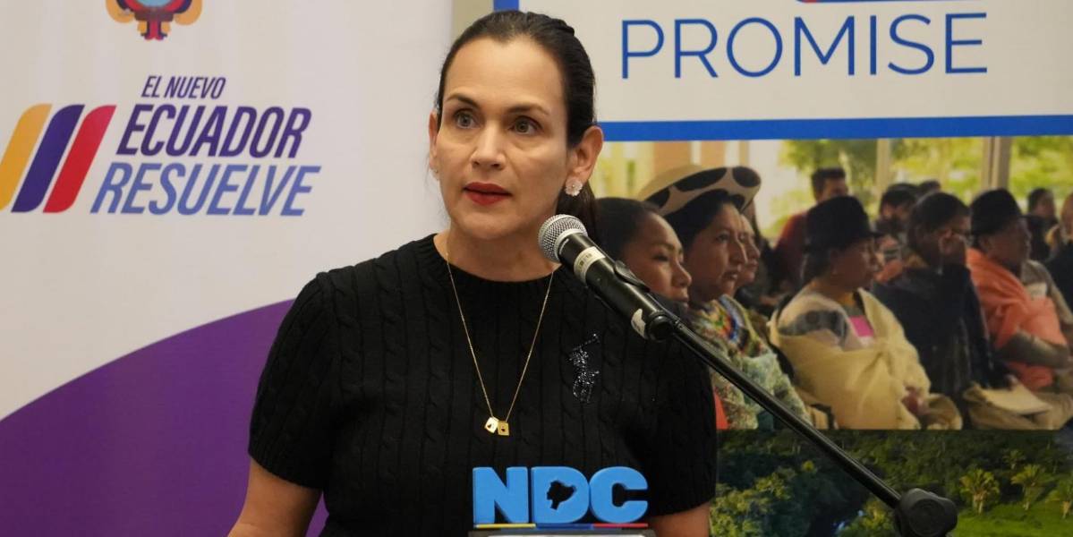 Inés Manzano deja el Ministerio del Ambiente y es oficializada en la cartera de Energía y Minas