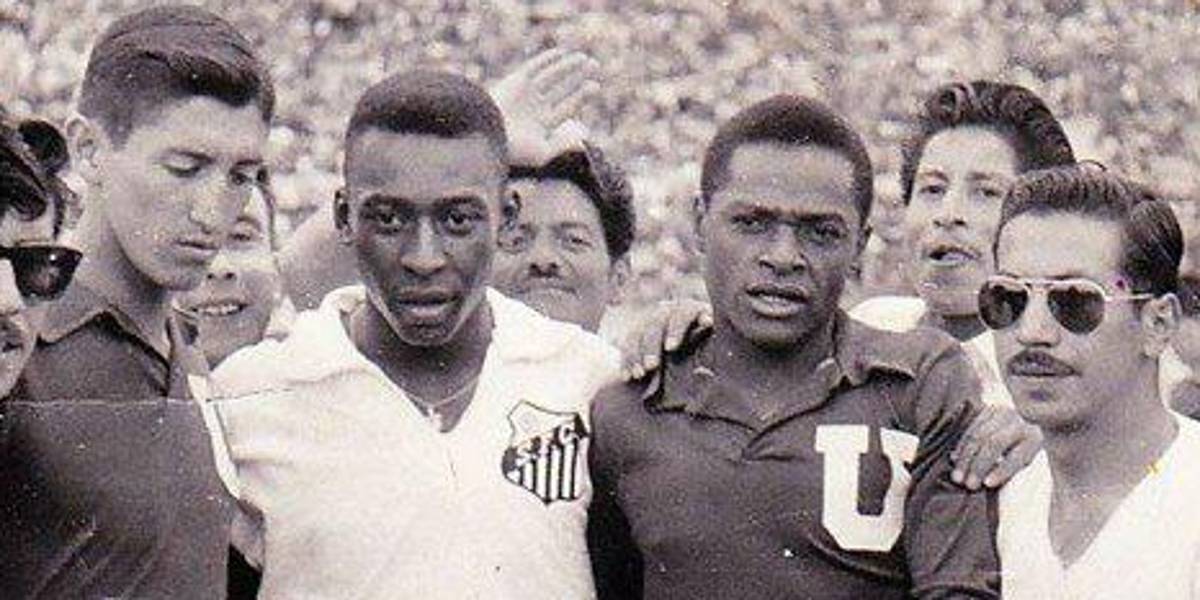 Se cumplen 63 años de la vez que Pelé le marcó tres goles a Liga de Quito en el Olímpico Atahualpa