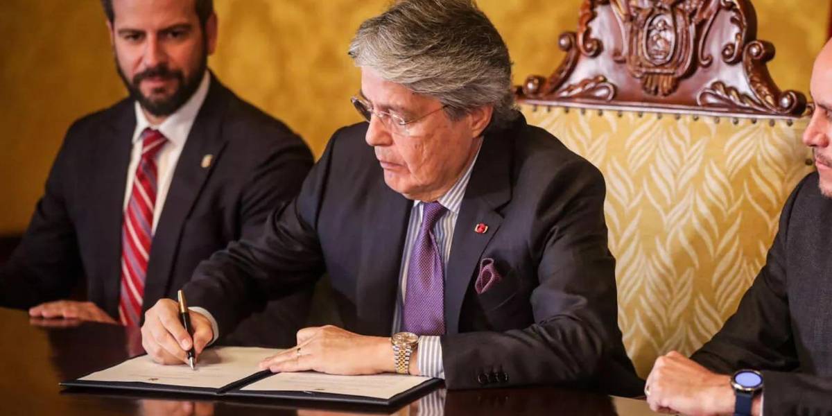 Lasso expide los reglamentos para las leyes Fintech y de Protección de Datos Personales