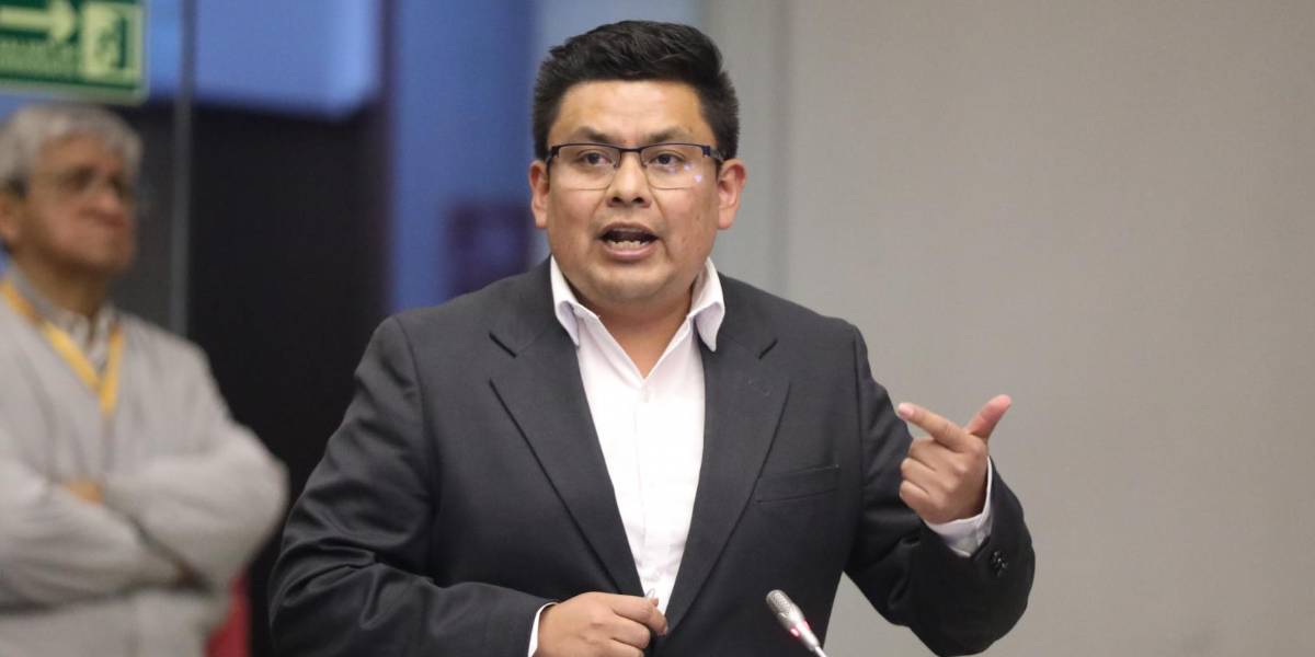 El asambleísta Luis Molina investiga si hubo despidos de personal de salud en el Hospital Universitario de Guayaquil