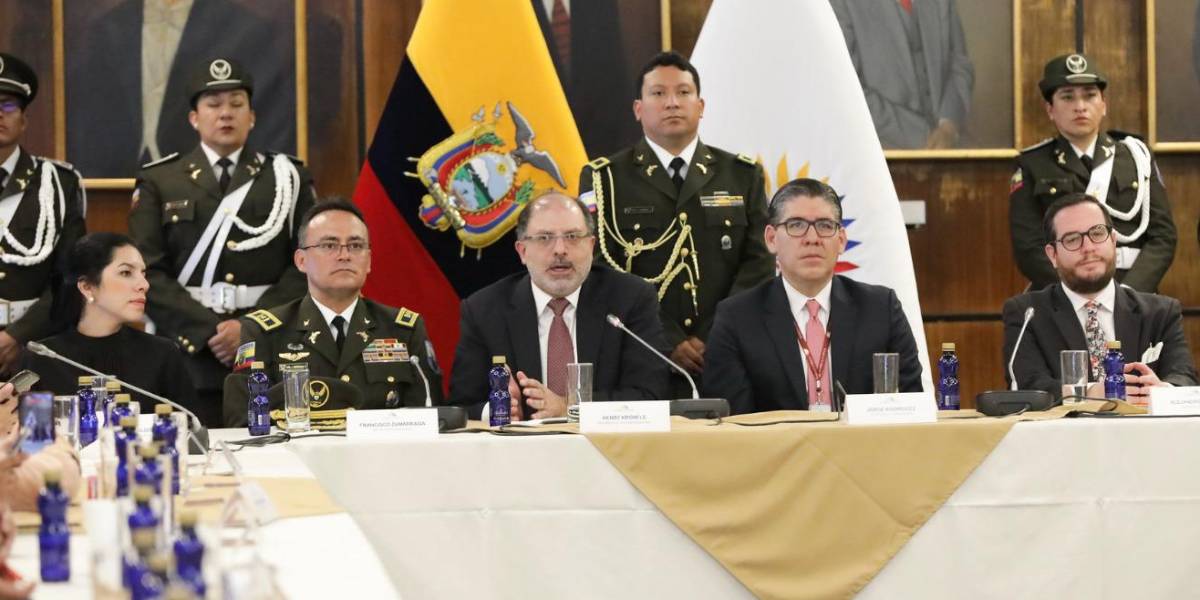 Henry Kronfle anuncia la reducción del 20 % del personal administrativo de la Asamblea