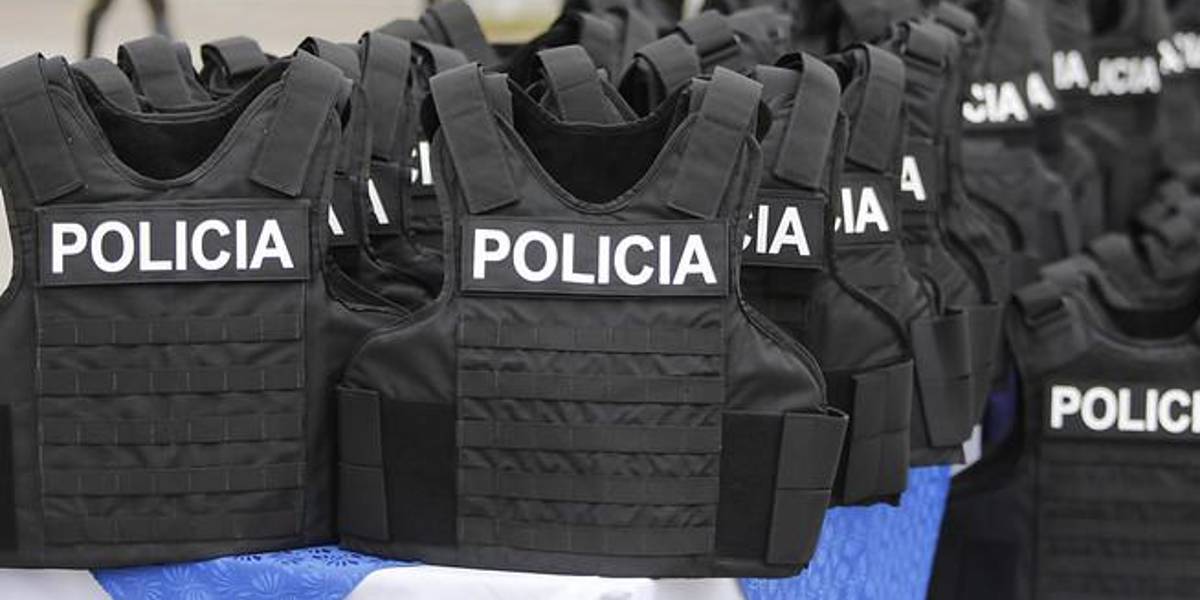 Dos policías son detenidos en Tungurahua por un caso de narcotráfico