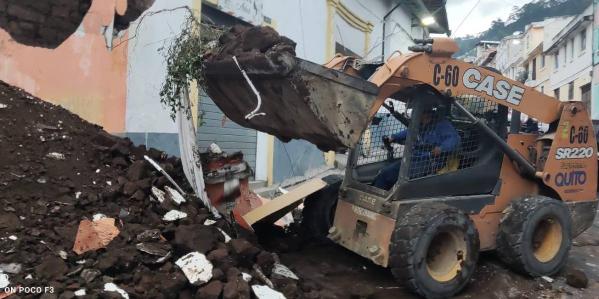 Las fuertes lluvias provocaron el colapso de una vivienda patrimonial en el Centro Histórico de Quito