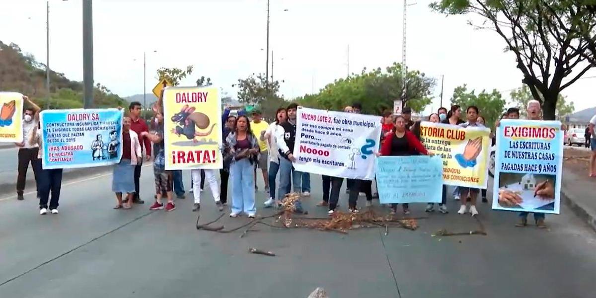 27 familias de Mucho Lote, norte de Guayaquil, denuncian estafa inmobiliaria