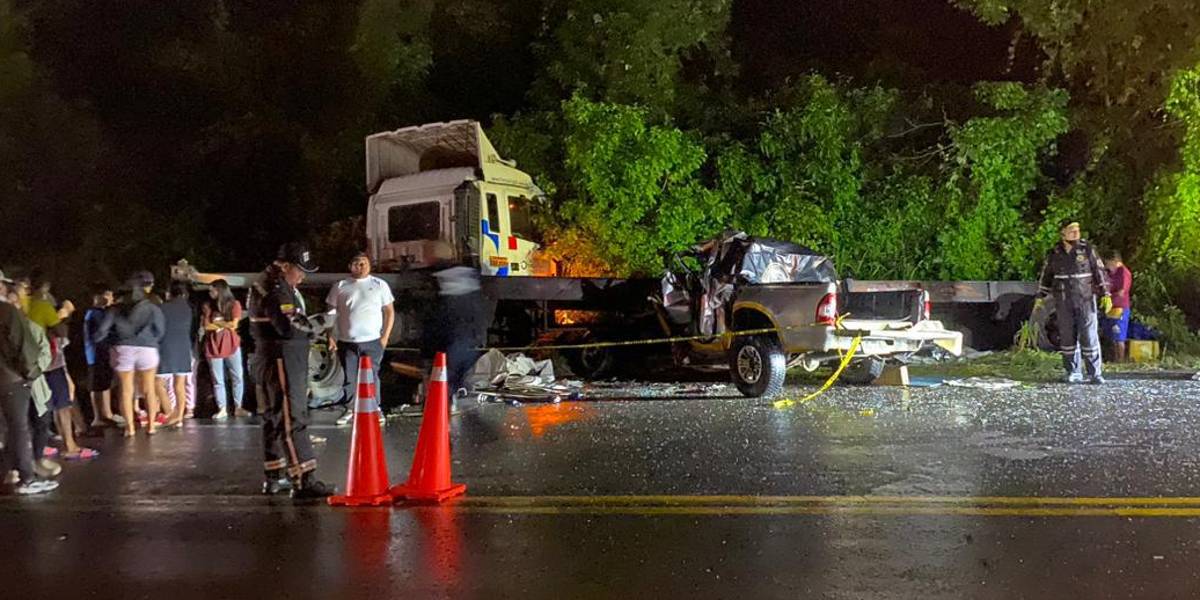 Un siniestro vial en Progreso, parroquia de Guayaquil, deja dos muertos y tres heridos