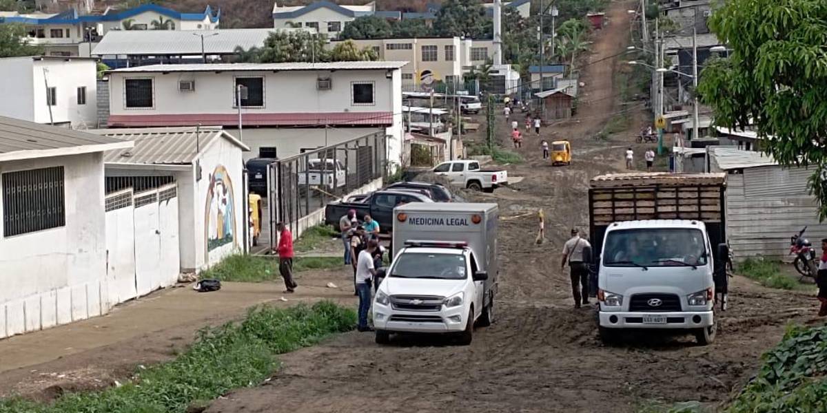 Hallan tres piernas humanas afuera de un colegio del noroeste de Guayaquil