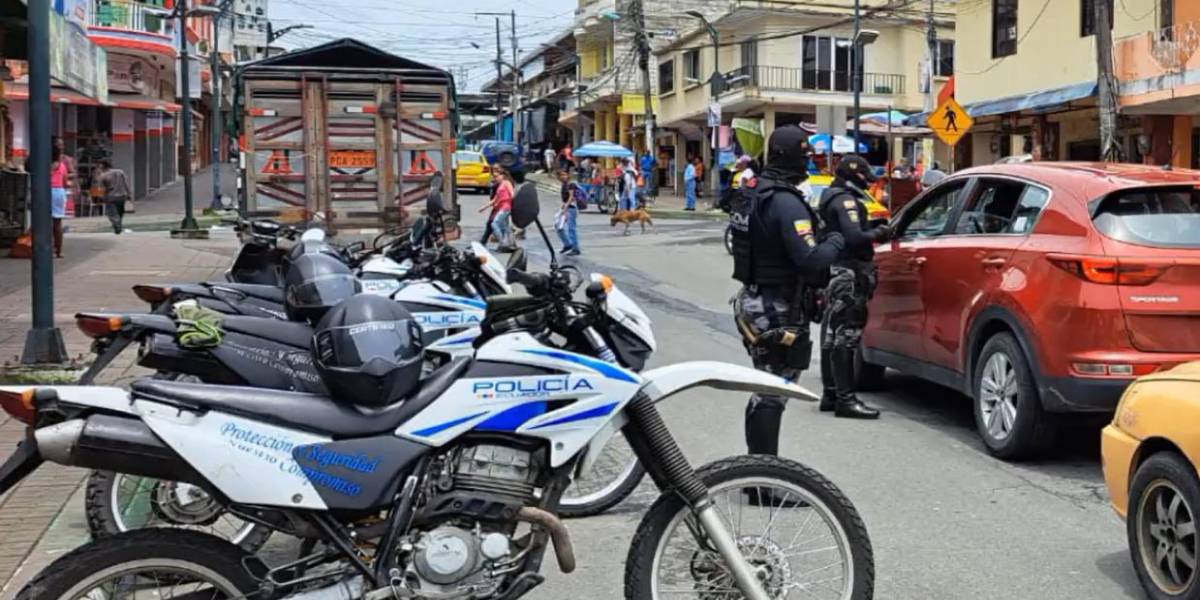 Sentencian a dos policías en Ecuador que llevaban droga en sus motos