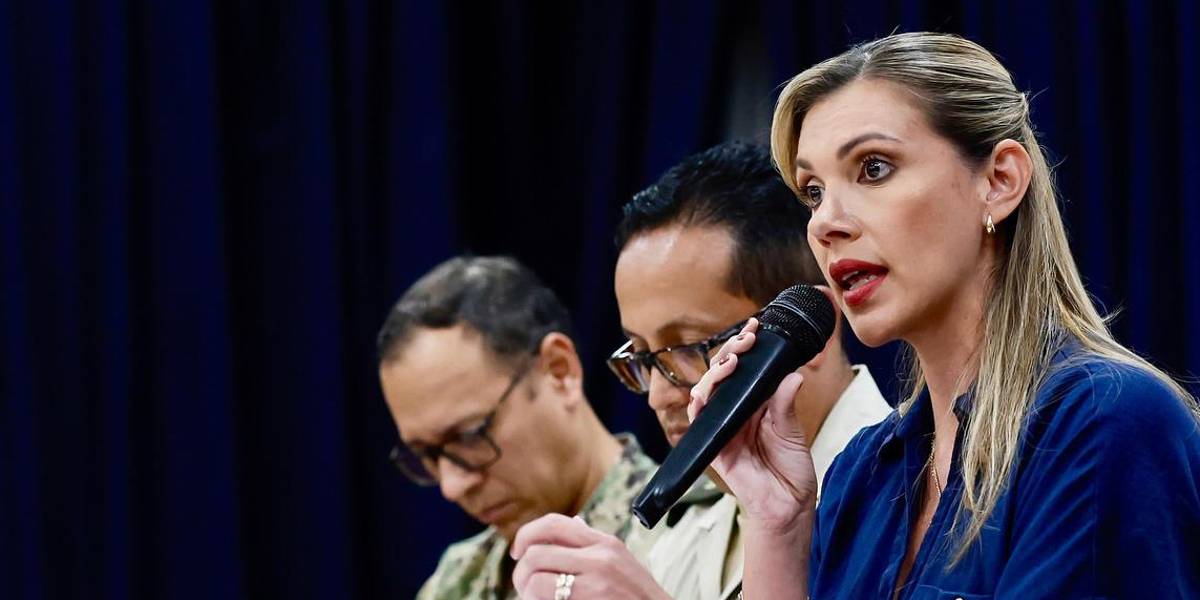 La alcaldesa de Manta pide intervención estatal en empresa municipal de tránsito tras vínculo con alias Fito