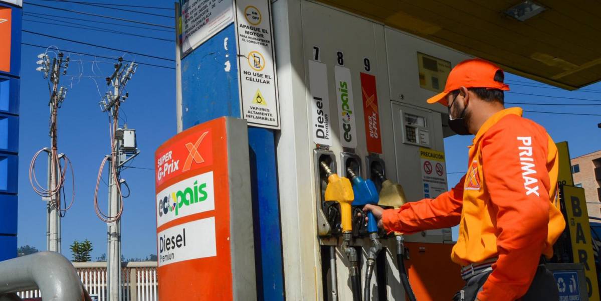 El precio de las gasolinas Súper y Eco Plus subirá desde este 12 de agosto