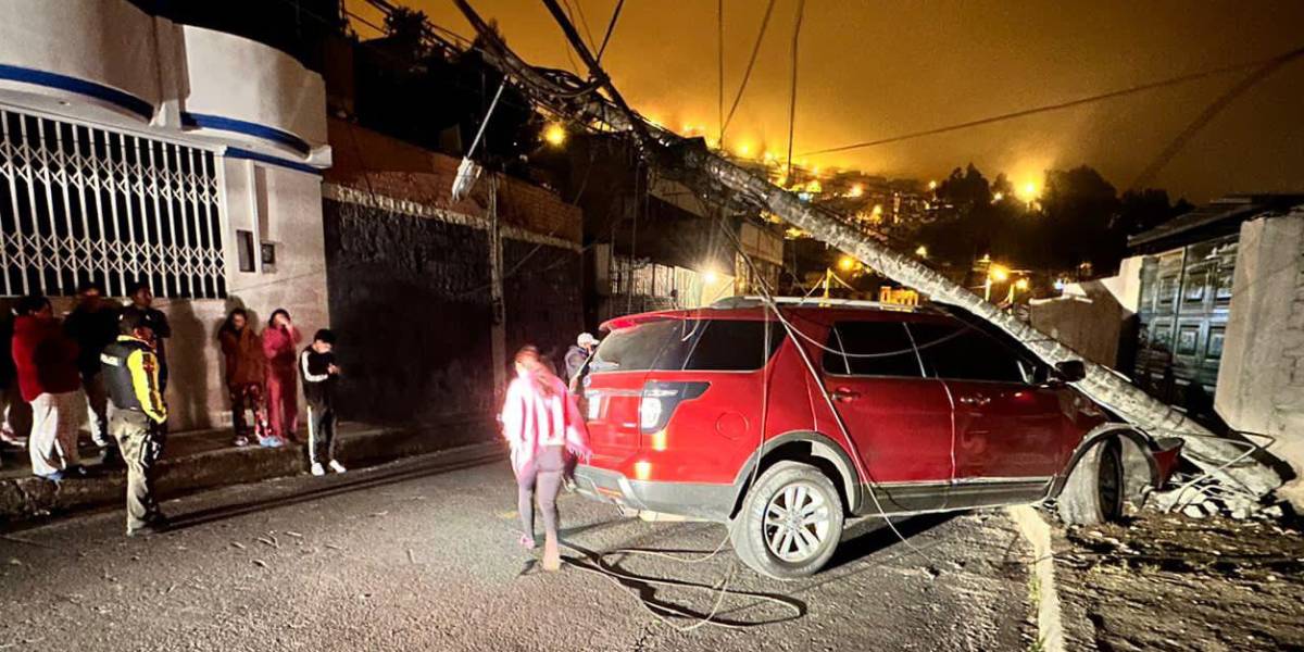 Quito: dos postes de electricidad se derriban al día por siniestros de tránsito, en 2023