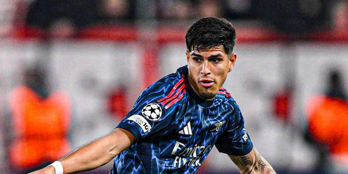 (VIDEO) La divertida canción que los hinchas del Arsenal le dedicaron a Piero Hincapié por su gran nivel