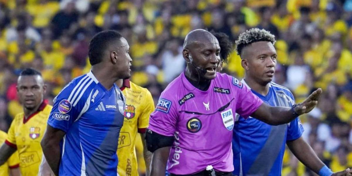 ¿Aprobó o reprobó? Esta fue la calificación de Augusto Aragón tras su arbitraje en el Clásico del Astillero