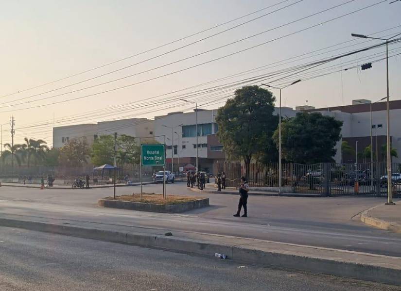 La fuerza pública continúa en las inmediaciones de la casa de salud.