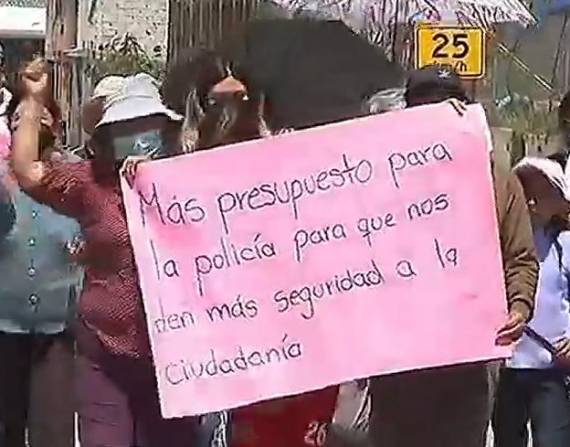 Los vecinos de Zabala de Calderón realizaron una marcha para exigir más seguridad a las autoridades.