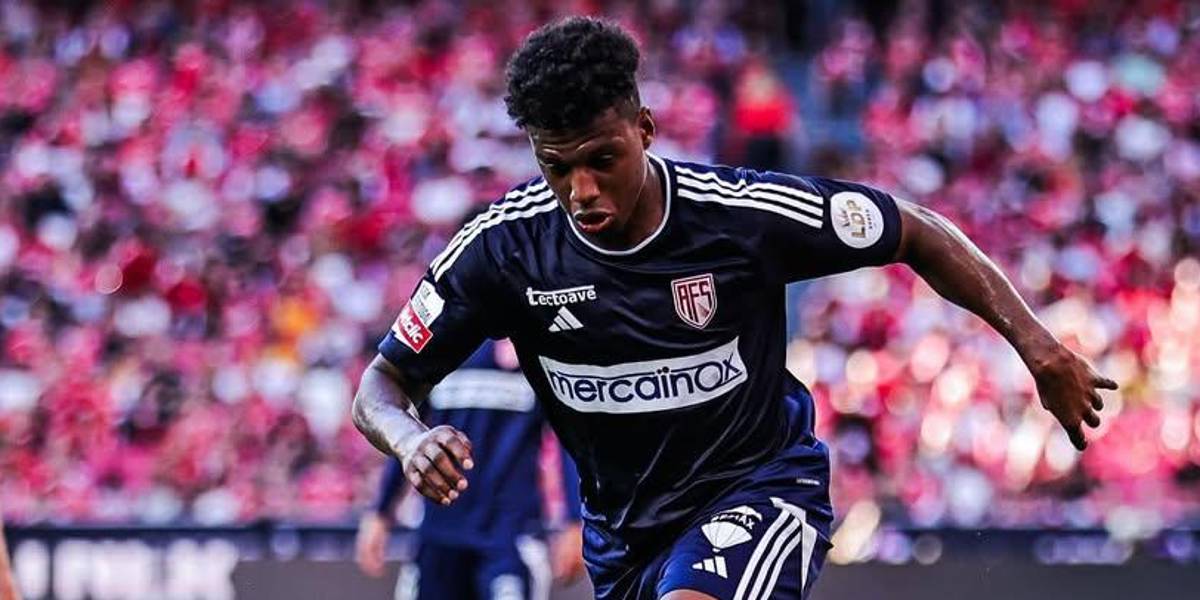 John Mercado será nuevo compañero de Ángelo Preciado en el Sparta Praga