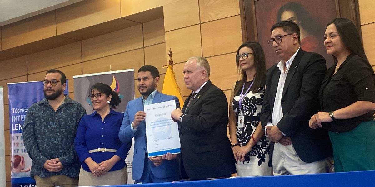 El perfil y guía de intérprete profesional de lengua de señas fue entregado al Ministerio del Trabajo