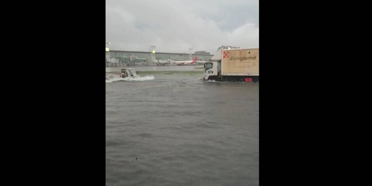 El impresionante video de la inundación en el aeropuerto de Guayaquil