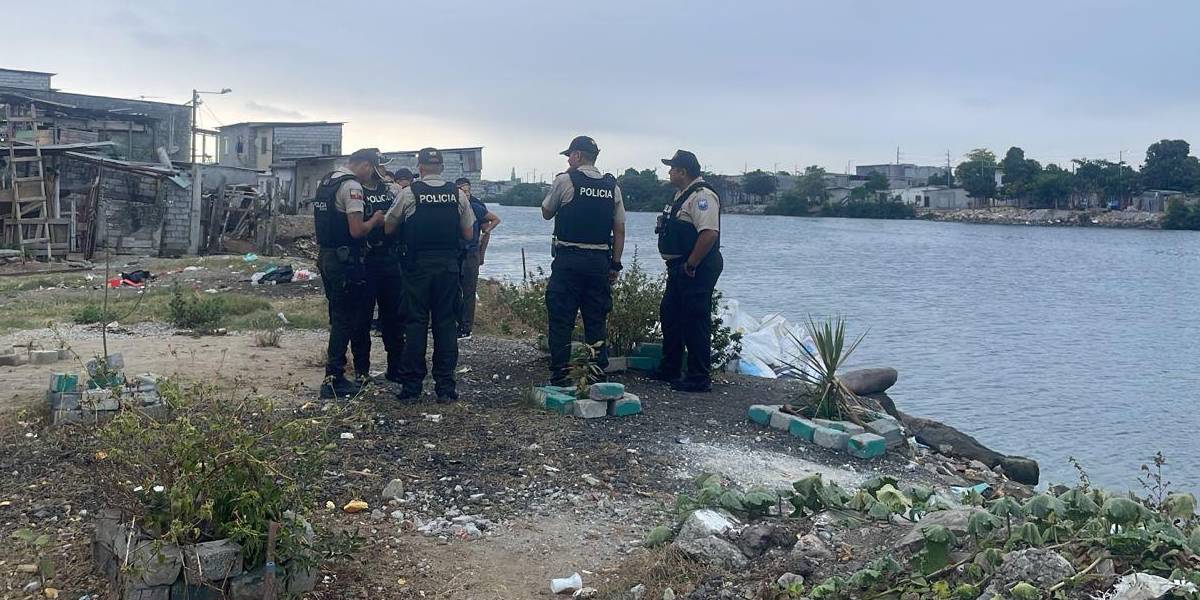 El cadáver de un adulto mayor fue arrojado al Estero Salado, en el suroeste de Guayaqui