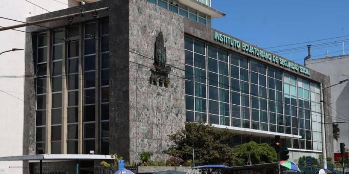 Cómo cambiar el banco donde recibes tu pensión del IESS: requisitos y tiempos