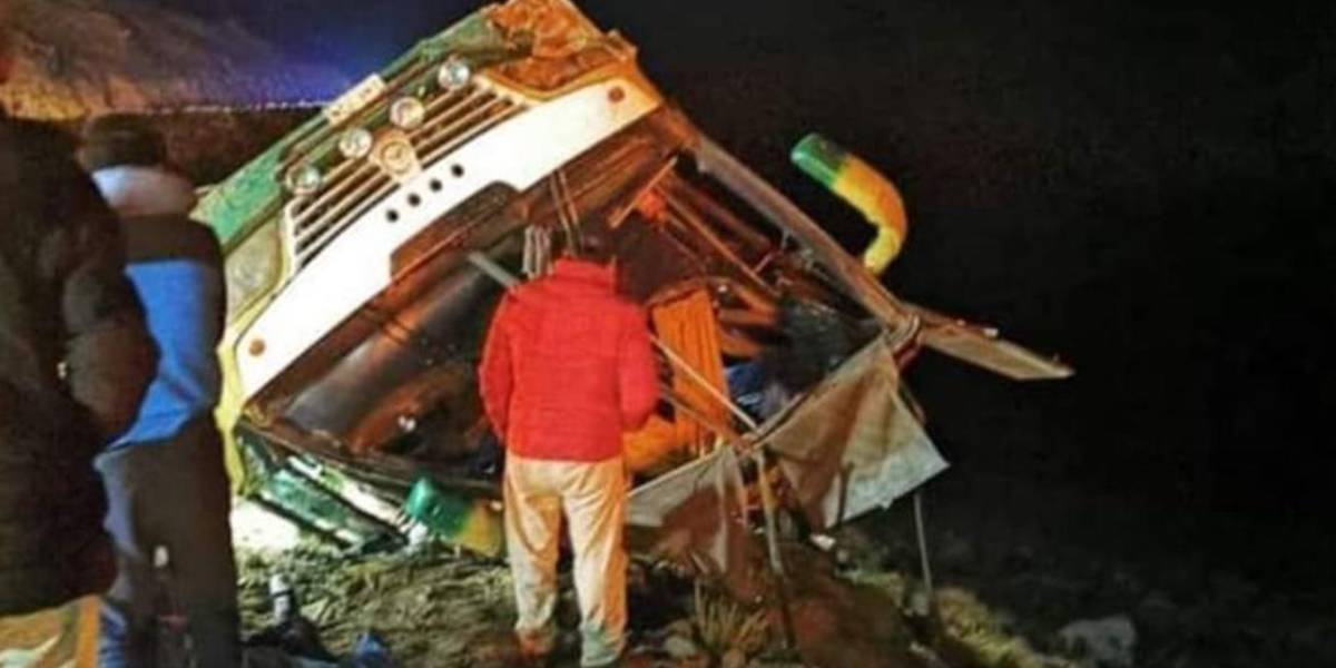Al menos cinco muertos y 36 heridos tras accidente de un autobús en el sur de Perú
