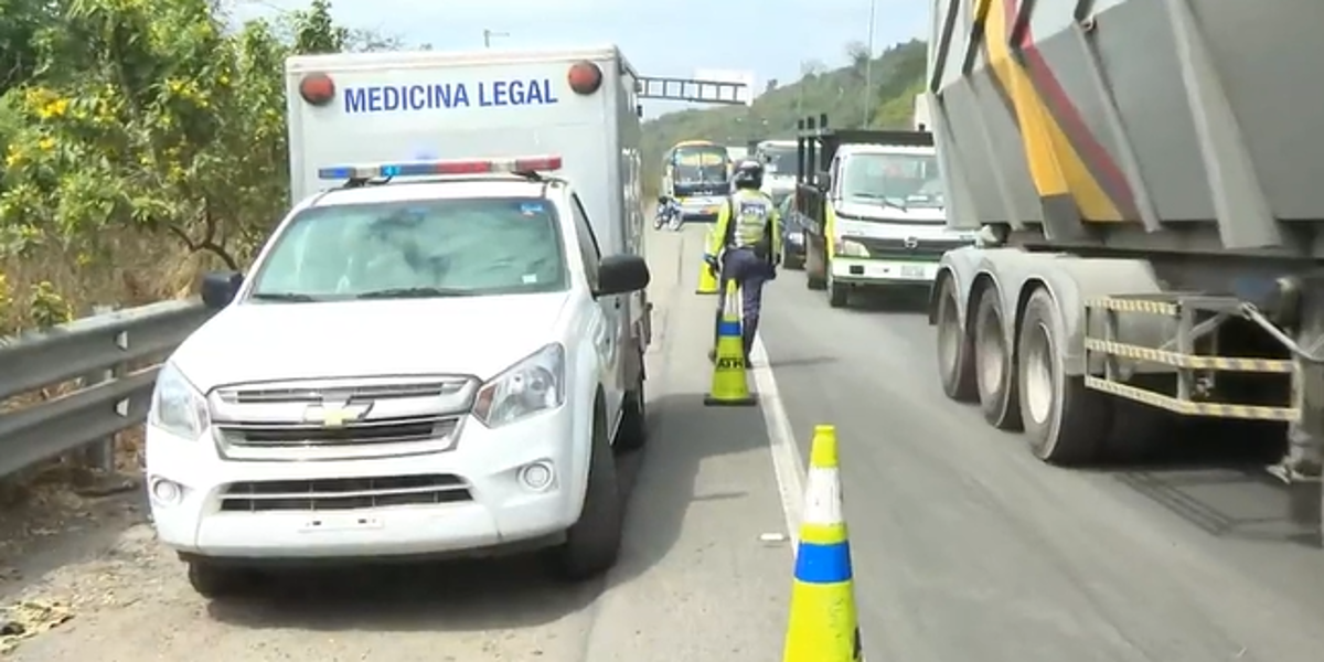 Padre e hija mueren arrollados en la vía Perimetral, en Guayaquil