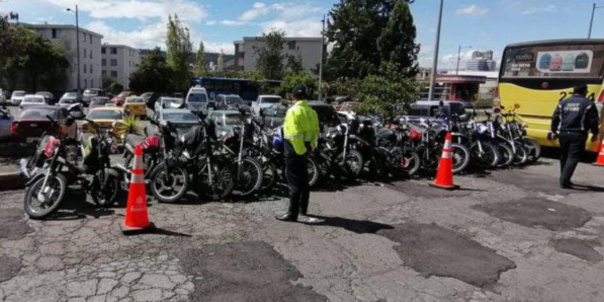 Quito: los vehículos acumulados en los patios de La Y serán trasladados al sur
