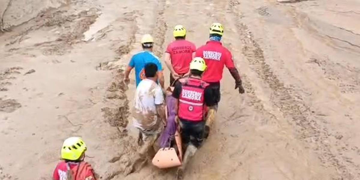 Un ciudadano peruano falleció en un deslave de la vía Loja-Zamora