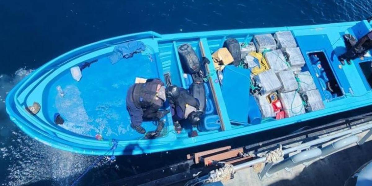 Una nueva narcolancha con más de 1,5 toneladas de droga es interceptada en Galápagos