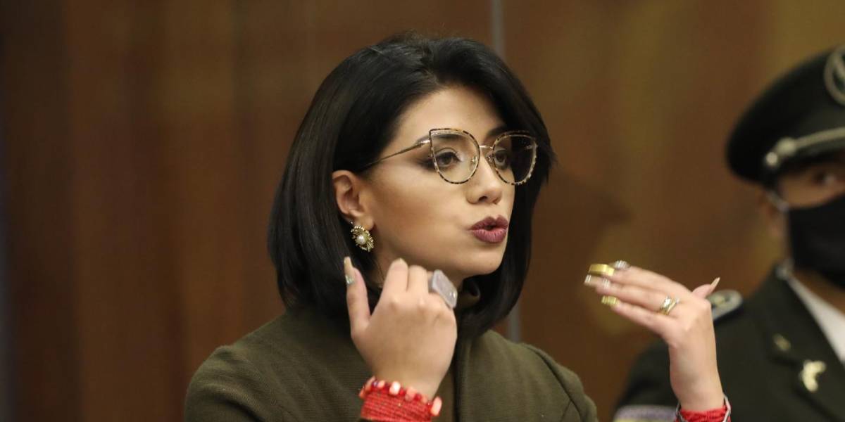 La asambleísta Jhajaira Urresta denuncia que uno de sus colaboradores fue amenazado