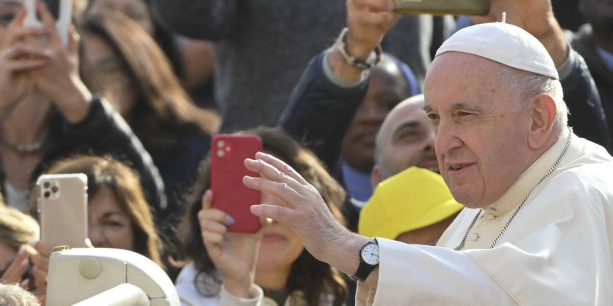 Arzobispo de Quito: El papa está rezando ahora por Ecuador