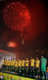 Barcelona encendió la "Noche Amarilla" con empate y la contratación de Laurito