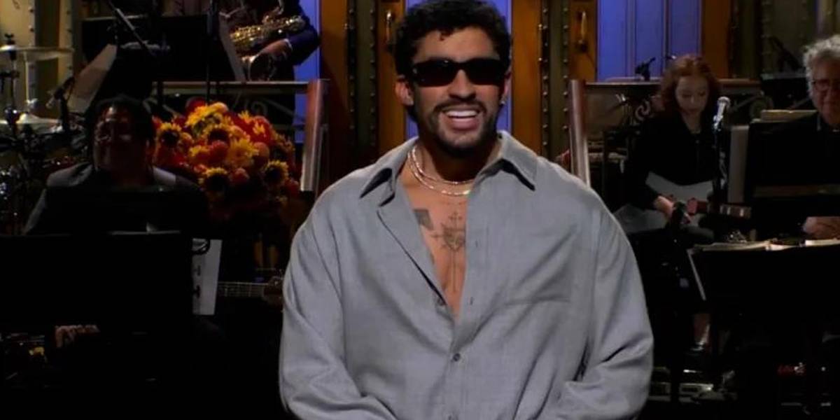 Bad Bunny se ríe de las críticas por su show en el Super Bowl durante su debut en SNL