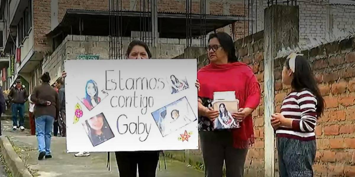 Los vecinos de la ciudadela Martha Bucaram pidieron ayuda para Gabriela Labanda, atropellada por un vehículo.