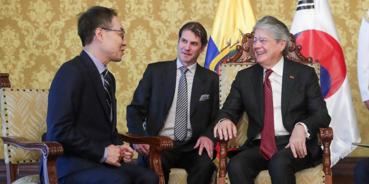 Guillermo Lasso suspende su viaje a Corea del Sur por crisis carcelaria en Ecuador