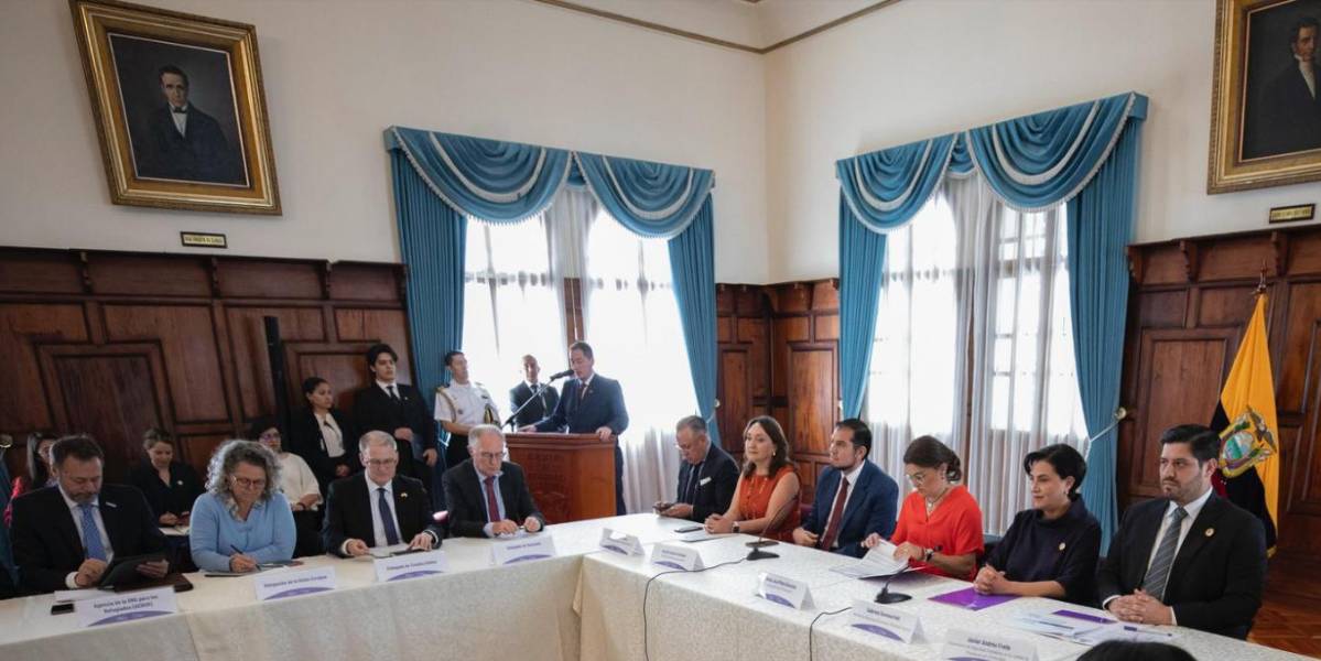 Ecuador busca apoyo internacional para la lucha contra el reclutamiento de menores