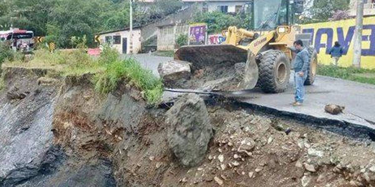 El MTOP interviene en la vía Loja – Malacatos por pérdida de un carril