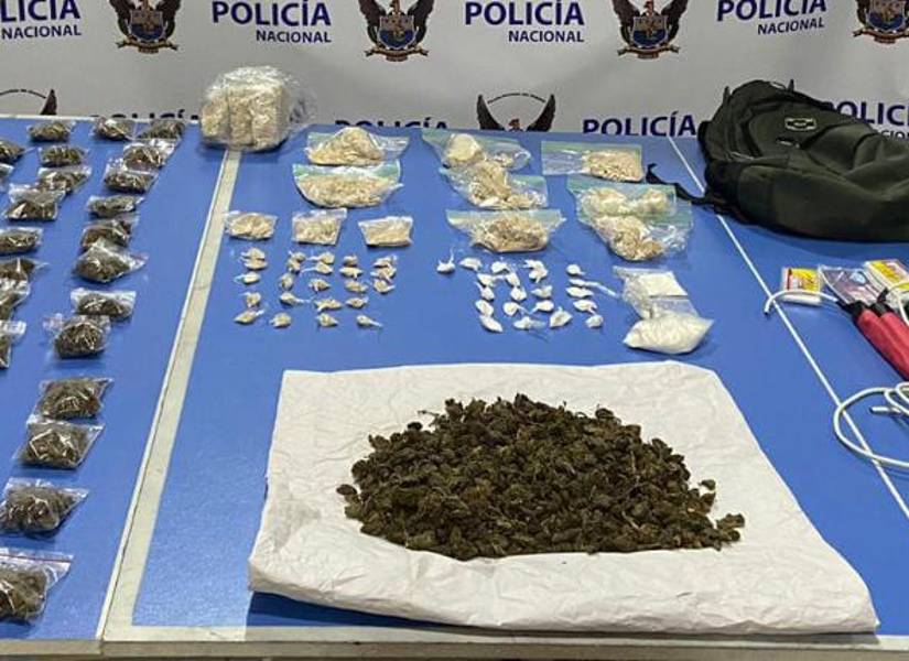 Droga y dinamita incautada.