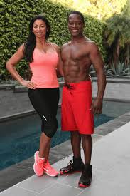 Cirujano plástico “esculpe” a la mujer ideal y se casa con ella