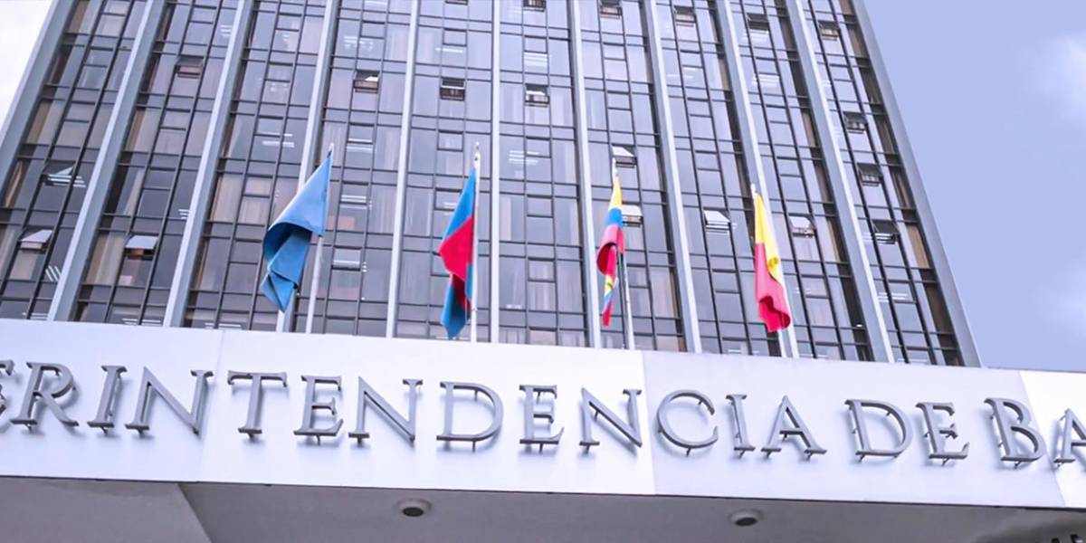 La Superintendencia de Bancos advierte sobre 54 entidades financieras no autorizadas en Ecuador