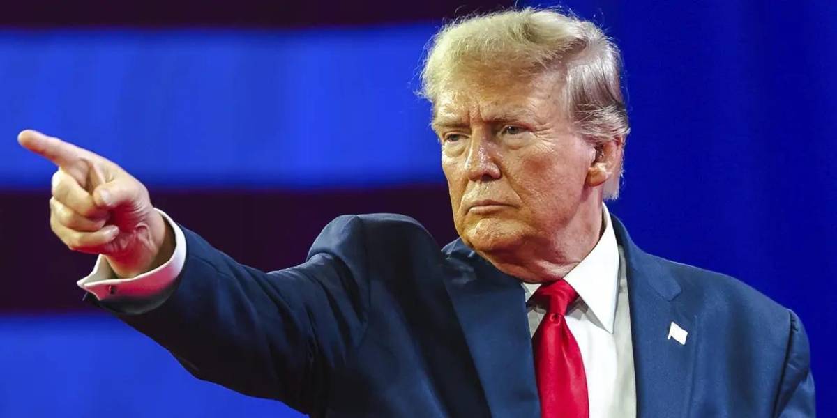 Donald Trump intensifica medidas en contra de medios de comunicación