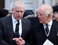 Carlos III y Andrés Mountbatten-Windsor.