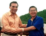 El ex presidente de la República del Ecuador, Jamil Mahuad (izq) y el presidente de Perú, Alberto Fujimori (der) el 25 de febrero del 2000
