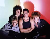 El 31 de octubre de 1975, Gran Bretaña escuchó por primera vez una melodía de 5:54 minutos con una mezcla de rock and roll y ópera, Bohemian Rhapsody.