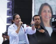Imagen de Luisa González, en su cierre de campaña en Quito, por las elecciones de abril de 2025.