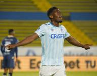 El delantero de Universidad Católica, José Fajardo, celebra un gol contra Cuenca Juniors en la semifinal de ida de la Copa Ecuador