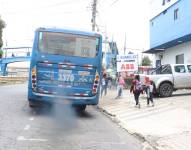 Buses urbanos en Quito y Guayaquil aumentan la contaminación por material particulado.