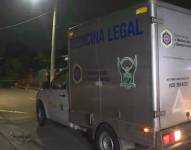 Imagen de un carro de Medicina Legal en Flor de Bastión, noroeste de Guayaquil.